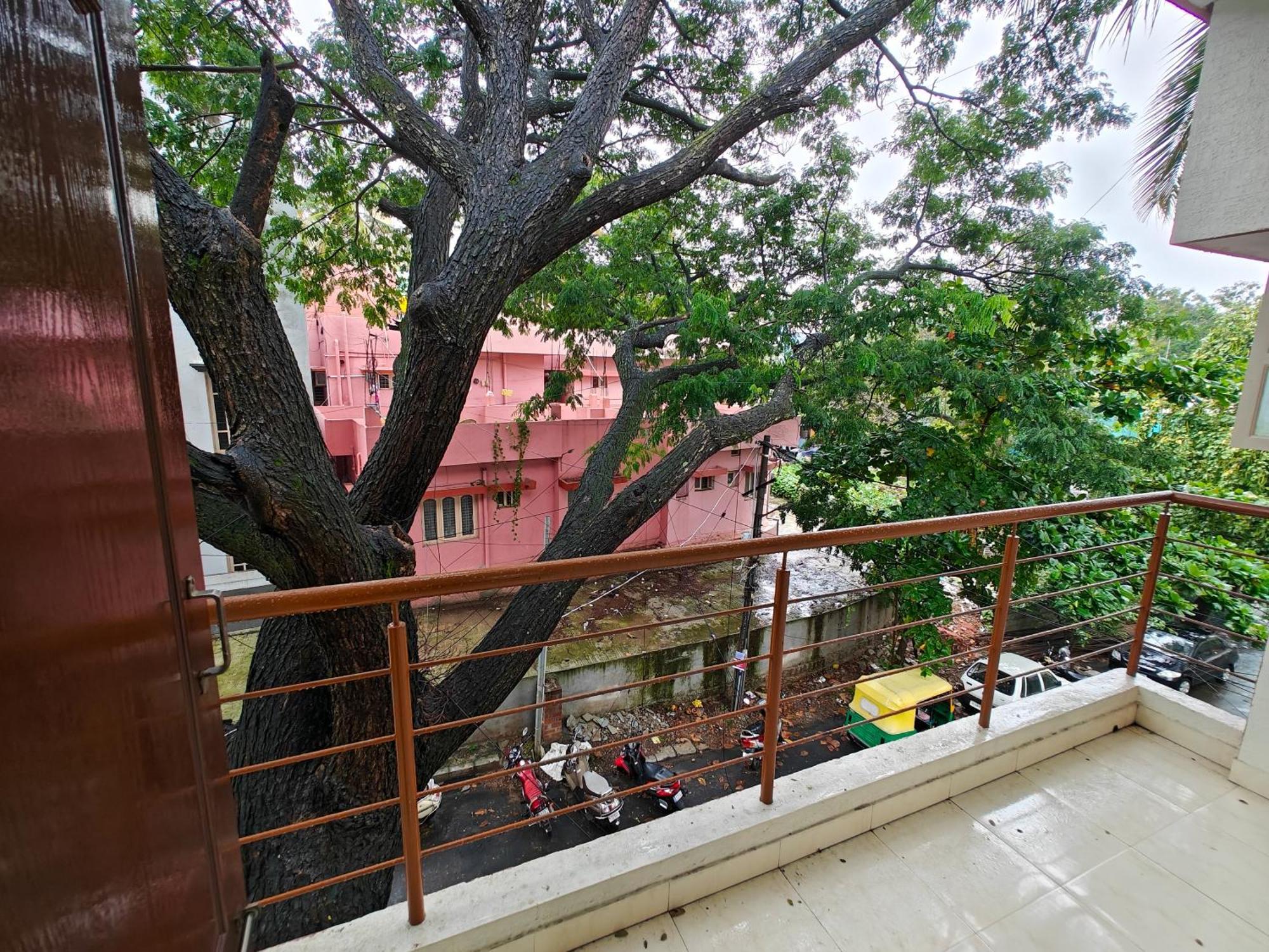 Sampada Homestay Bangalore Eksteriør billede