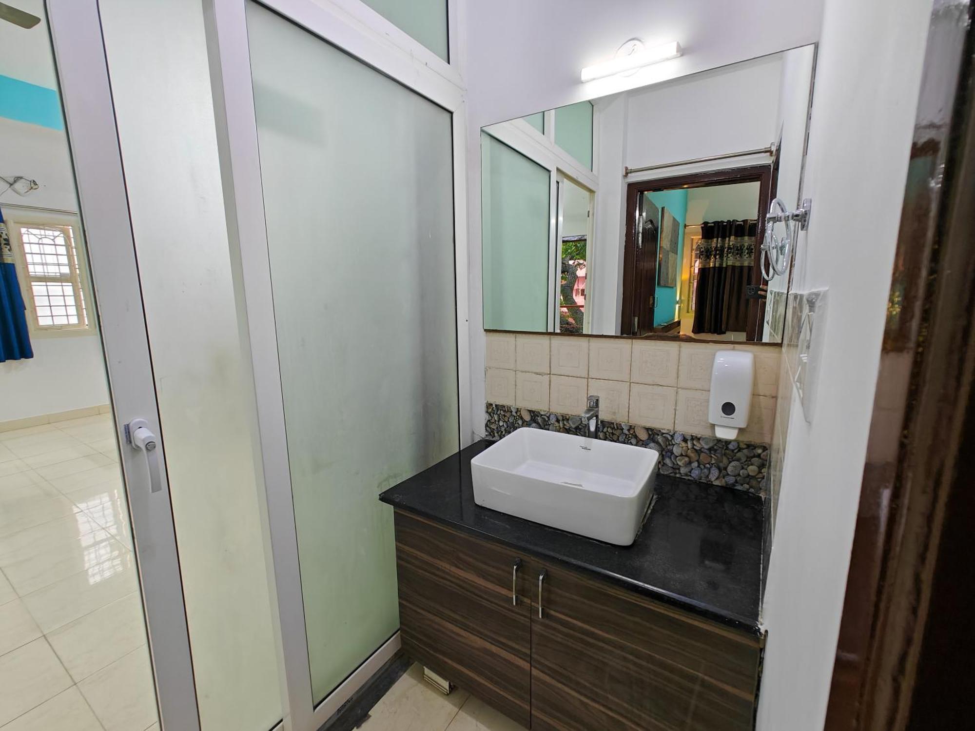 Sampada Homestay Bangalore Eksteriør billede