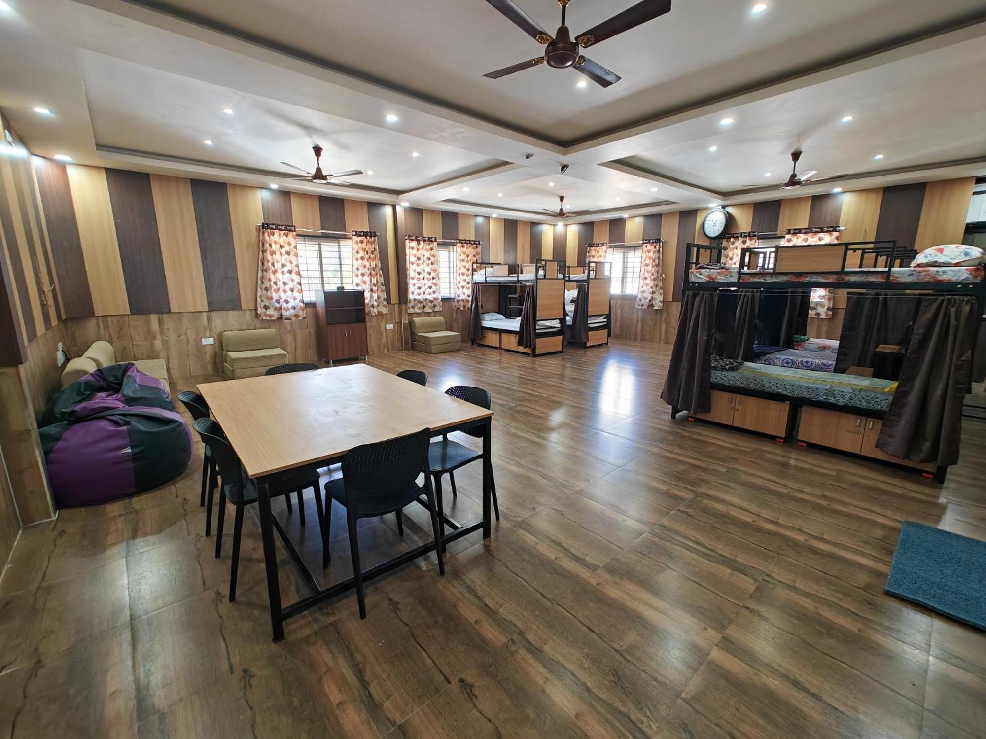 Sampada Homestay Bangalore Eksteriør billede