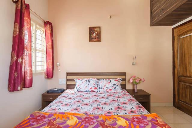 Sampada Homestay Bangalore Eksteriør billede